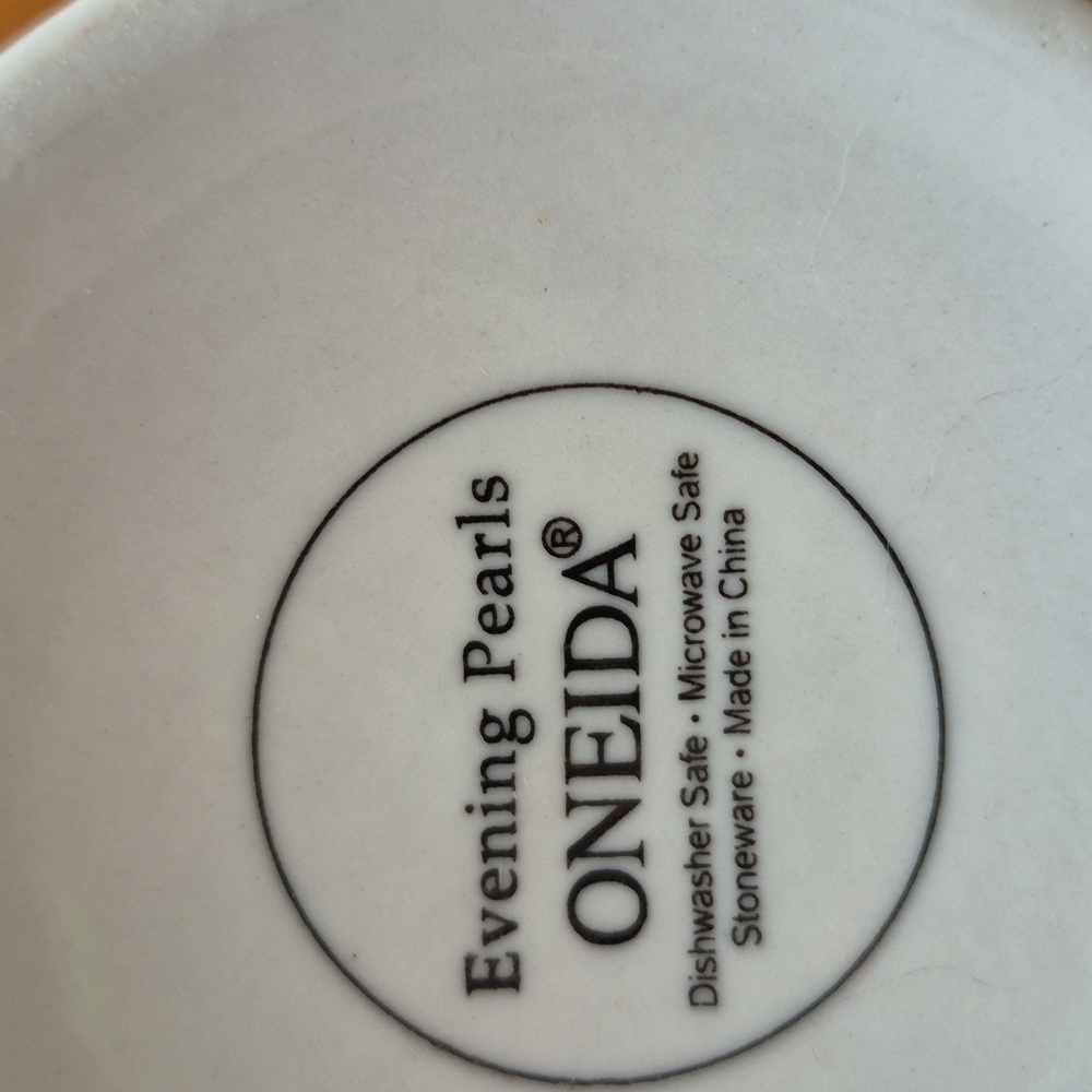 Oneida Evening Pearls Set Of 4 Mugs - Picture 4 of 4